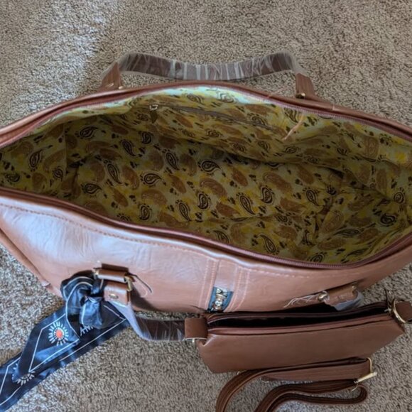 Handbags - Picture 1 of 3